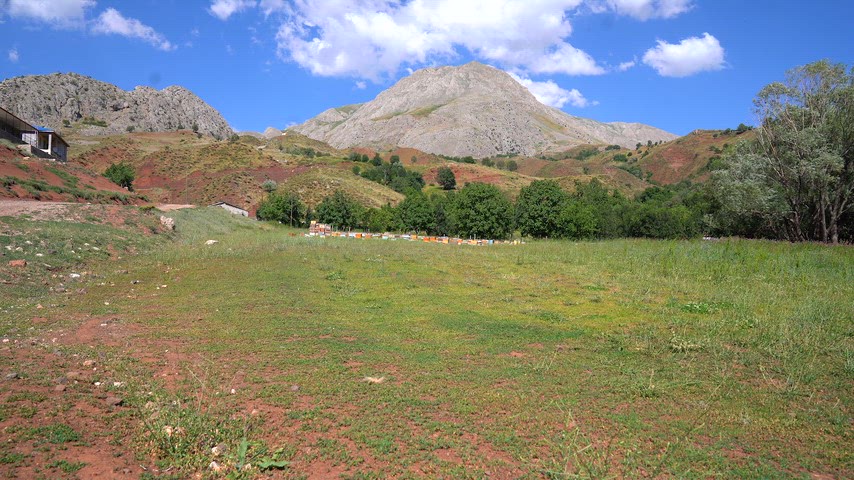 Munzur Dağları'nın sakin atmosferi, yüksek zirveleri ve doğal peyzajı, huzur ve doğallığı ön plana çıkaran etkileyici görüntüler sunuyor.