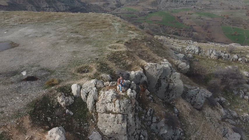 Adıyaman Arsemia Antik Kenti çevresindeki kayalık yapıların, Kahta Vadisi ve tarım arazalarıyla birlikte drone ile çekilmiş panoramik görüntüsü.