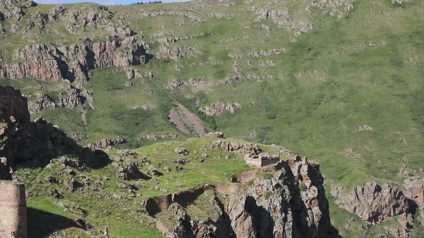 ıldır Şeytan Kalesi, tarihi kale surları, Doğu Anadolu tarihi yapıları, Ardahan turizm görüntüleri, kültürel miras