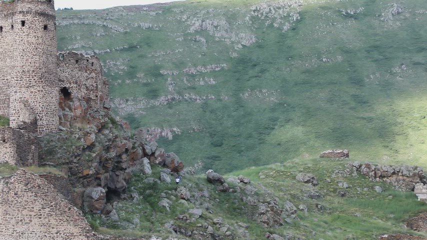 Ardahan Şeytan Kalesi yakın plan, Şeytan Kalesi burçları, Ardahan tarihi kale, Çıldır Şeytan Kalesi,