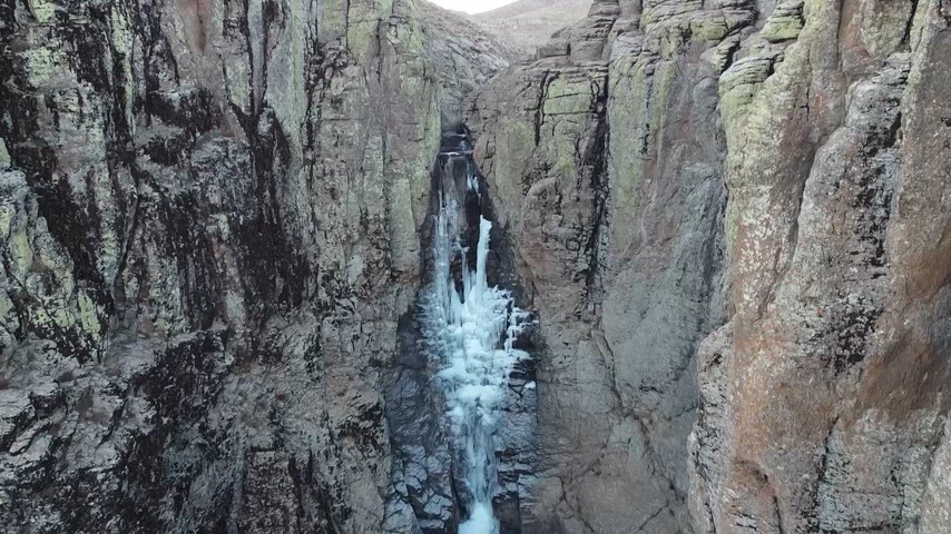 Bingöl Çır Şelalesi video, frozen waterfall, canyon drone, hava çekimi, doğa belgeseli, stok video, cin