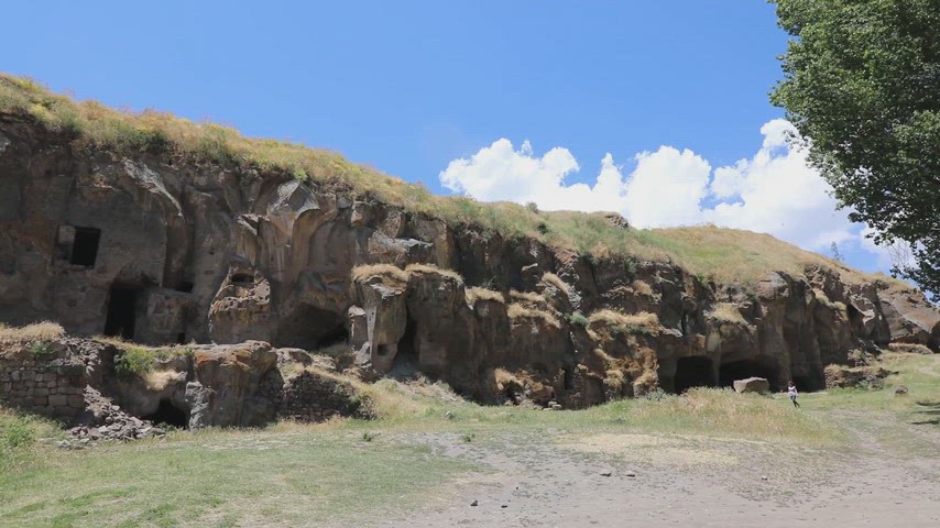 Madavans Vadisi, Madavans Vadisi mağara evleri, Ahlat mağaraları,