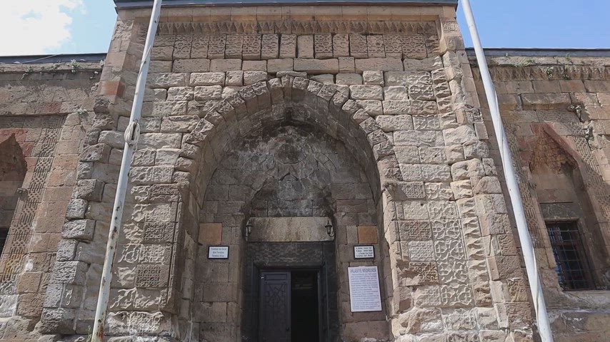 Bitlis İhlasiye Medresesi, İhlasiye Medresesi giriş kapısı, Bitlis tarihi eserleri,