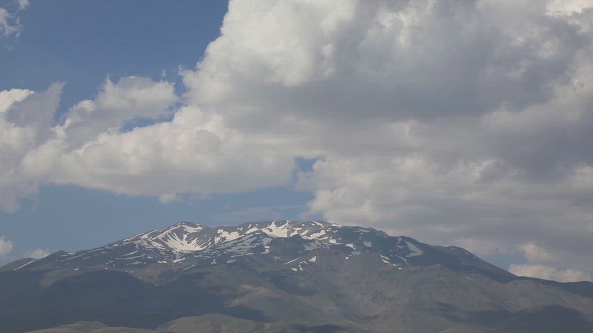 Süphan Dağı, Bitlis, bulutlu gökyüzü, dağ manzarası, zirve, volkanik dağ, doğa, yüksek rakım, doğal peyzaj, bulut örtüsü