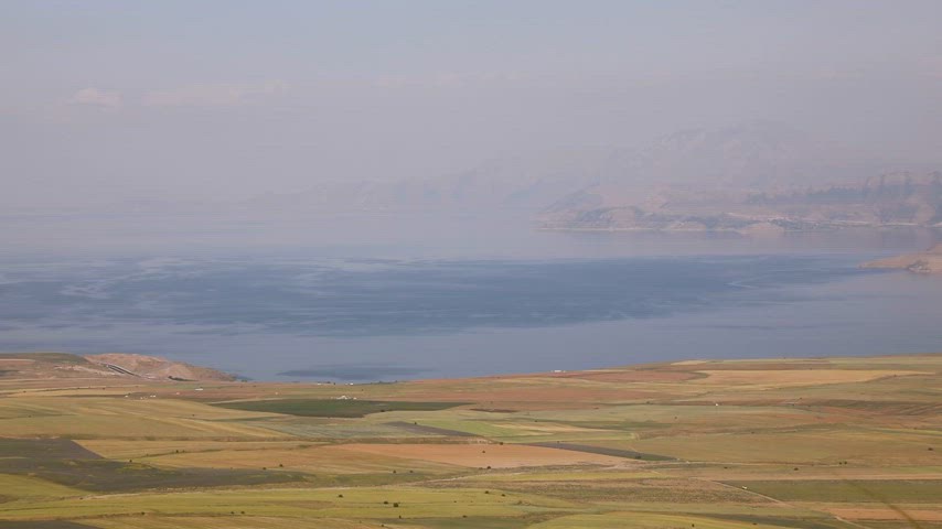 Van Gölü, Bitlis, göl manzarası, tarım arazisi, tarla, kırsal yaşam, dağ manzarası, panorama, doğal peyzaj, geniş açı