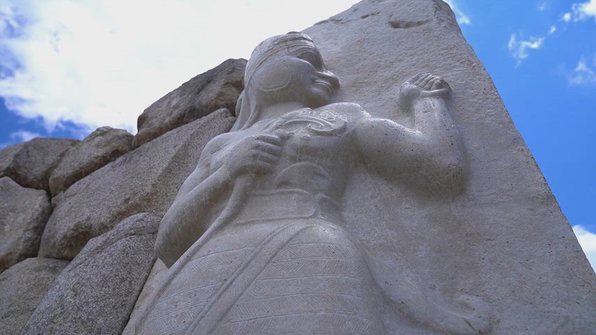 Hattuşa Kral Kapısı savaşçı kabartmasının yakın plan görüntüsü. Çorum Boğazkale'deki UNESCO Dünya Mirası Hitit kalıntıları.