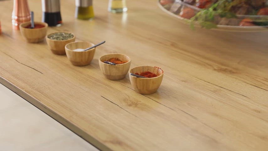 Diyarbakır mutfağına özgü ızgara et, bulgur pilavı ve baharatlarla hazırlanan geleneksel sofra sunumu görüntüsü.