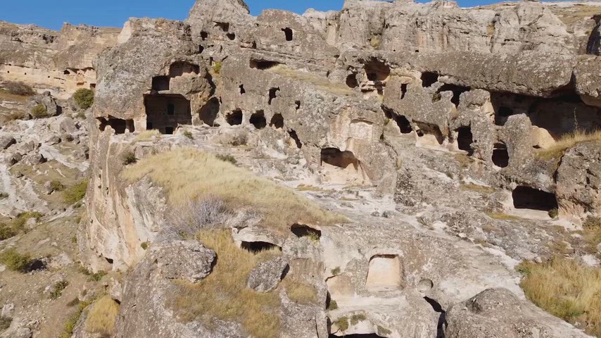 Silvan Bahçeköy Sit Alanı’ndaki çok odalı kaya yerleşimi, Güneydoğu Torosları, arkeoloji ve drone görüntüler