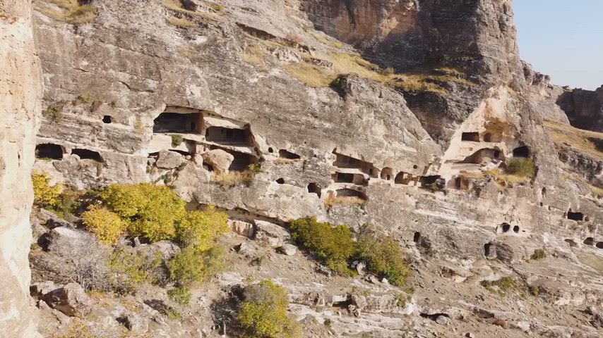 Silvan Bahçeköy Sitalanı Güneydoğu Torosları kaya yerleşimleri antik mağaralar arkeoloji drone çekimi tarihî alan panoraması