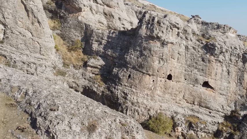Silvan Bahçeköy Sitalanı kaya duvarı, oyma odalar ve dron çekimi ile tarihi ve arkeolojik alan görüntüleri