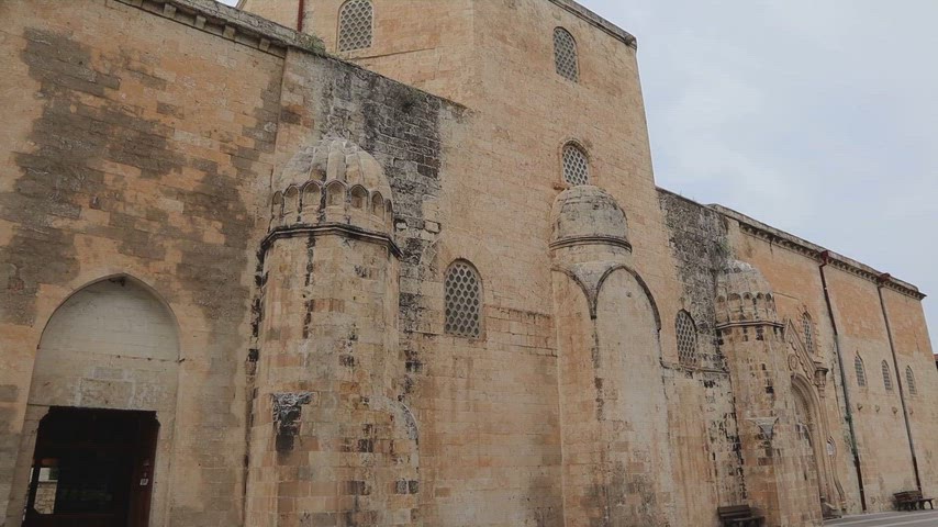 Selahattin Eyyubi Camii tarihi taş cephe mimari görünüm