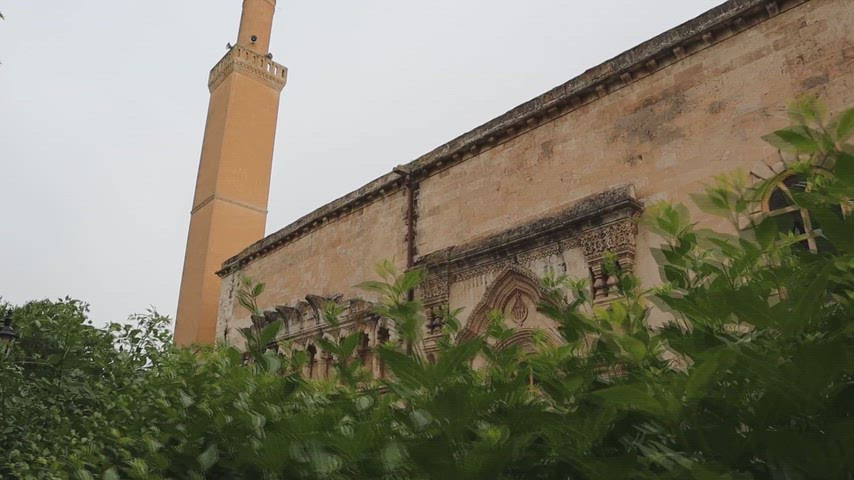 Selahaddin Eyyubi Camii minare tarihi taş cephe görünümü