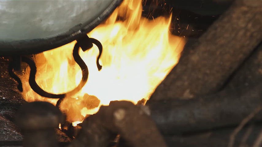 Ateşte bakır kalaylama geleneksel metal işçiliği