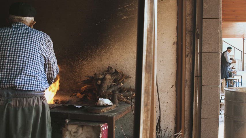 Geleneksel bakır kalaylama atölyesi ateş ve ustalık