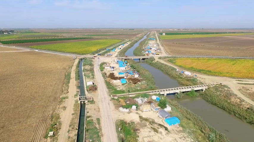 Havadan Adana sulama kanalı köprü çadırkent ve Çukurova tarım arazileri görüntüsü