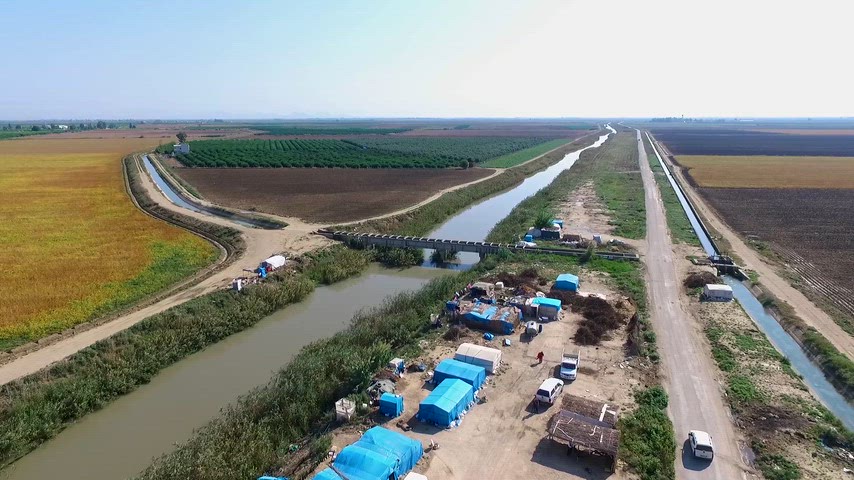 Adana biber tarlaları, sulama kanalı, tarım arazileri, Çukurova tarımı, drone çekimi