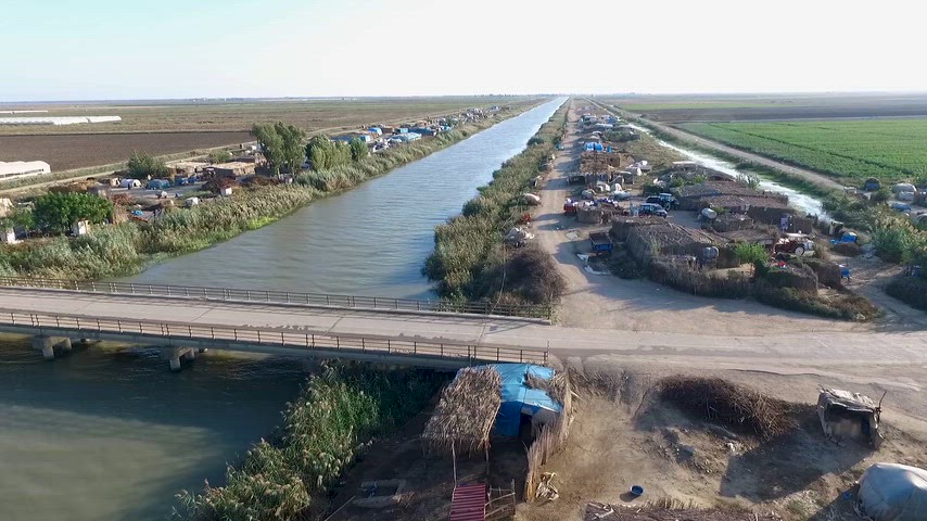 Adana biber tarlaları, tarım arazileri, sulama kanalı, mevsimlik tarım işçileri