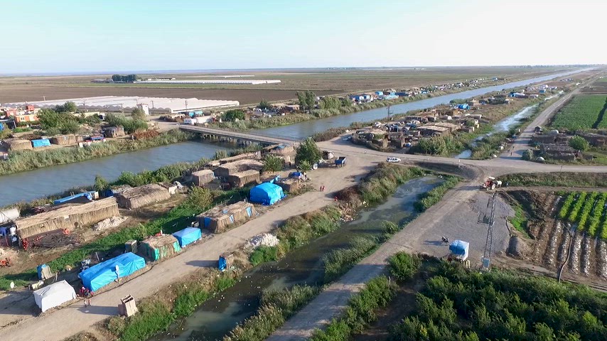 Sulama kanalı ve kırsal tarım alanları