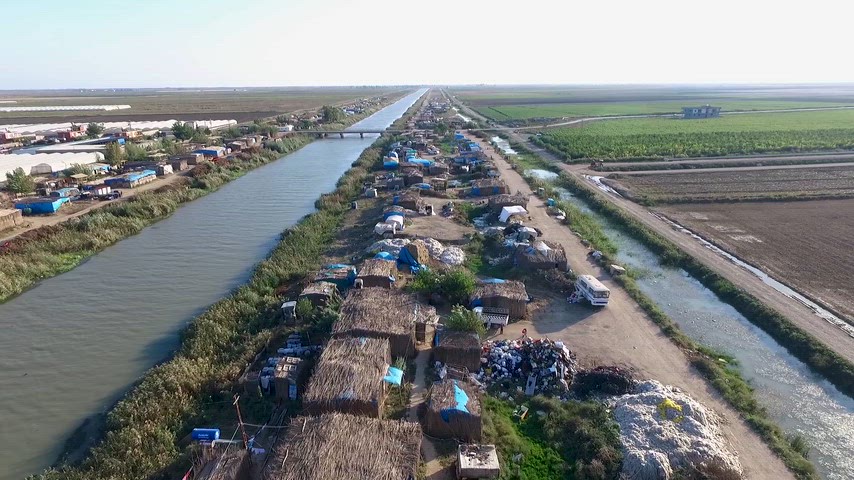 Sulama kanalı, tarım arazileri, kırsal yerleşim, drone çekimi, tarımsal sulama, tarla, çiftçilik, havadan görüntü
