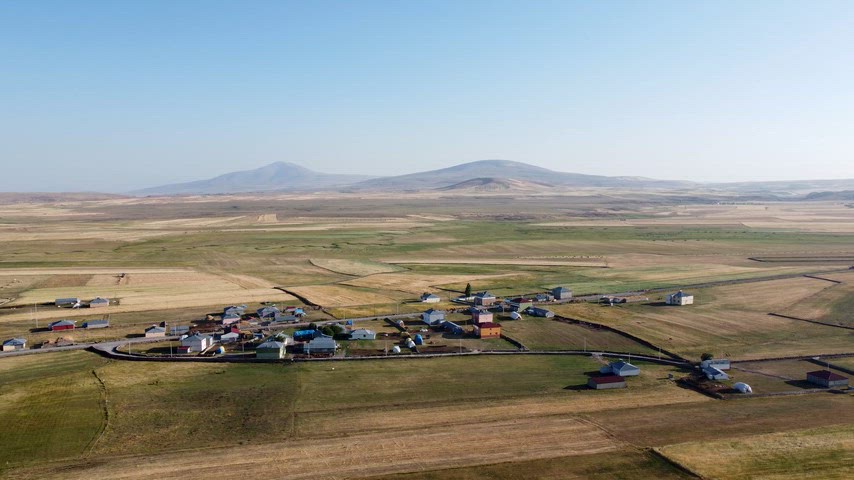 SEO: Kars Arpaçay Karakale Köyü drone görüntüsü, tarım arazileri, kırsal manzara ve Doğu Anadolu