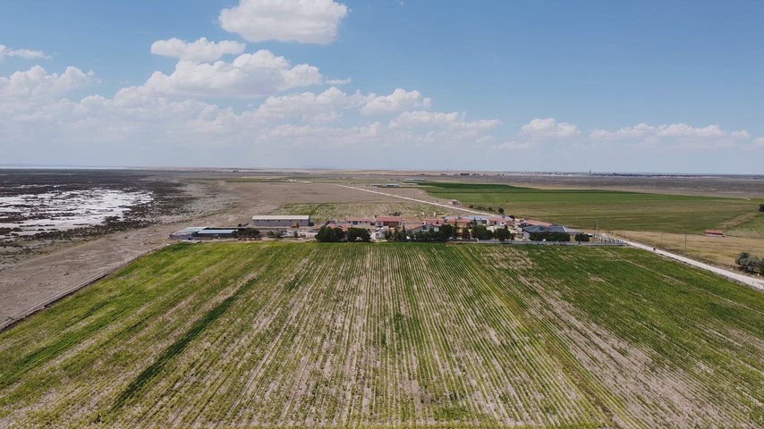 Konya Cihanbeyli tarım arazileri ve kırsal yerleşim havadan görünümü