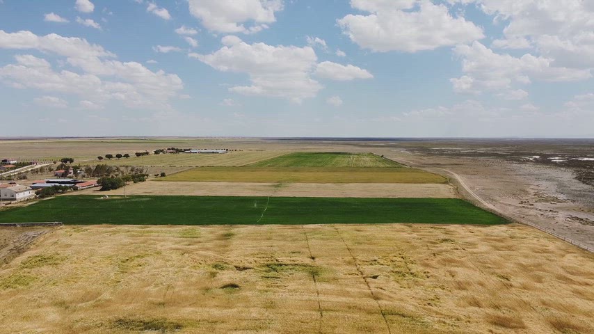 Cihanbeyli Ovası, tarım arazileri ve bozkır manzarasının drone ile havadan görüntüsü.
