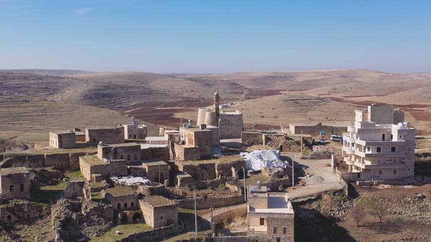 Midyat Aynverd Köyü Hadbşabo Kilisesi tarihi taş yapılar drone havadan görüntü
