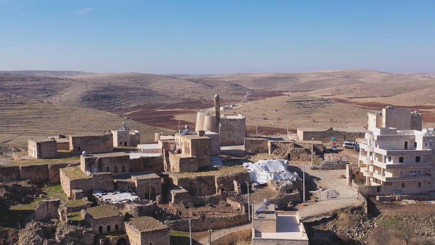 Midyat Aynverd Hadbşabo Kilisesi drone havadan görüntü tarihi taş köy Mardin