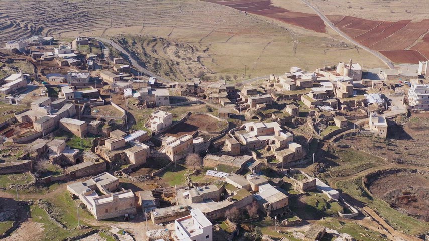 Midyat Aynverd Köyü, tarihi taş evler, Mardin kırsalı, taş mimari, geleneksel köy, drone görüntüsü