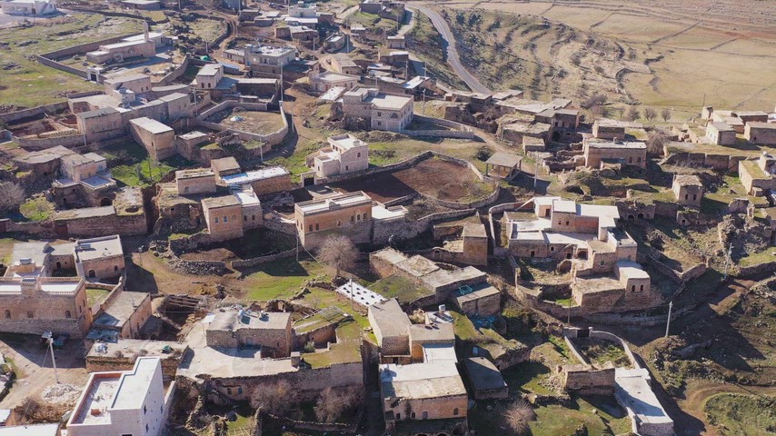Mardin Midyat Aynverd Köyü geleneksel taş evler ve kırsal yerleşim