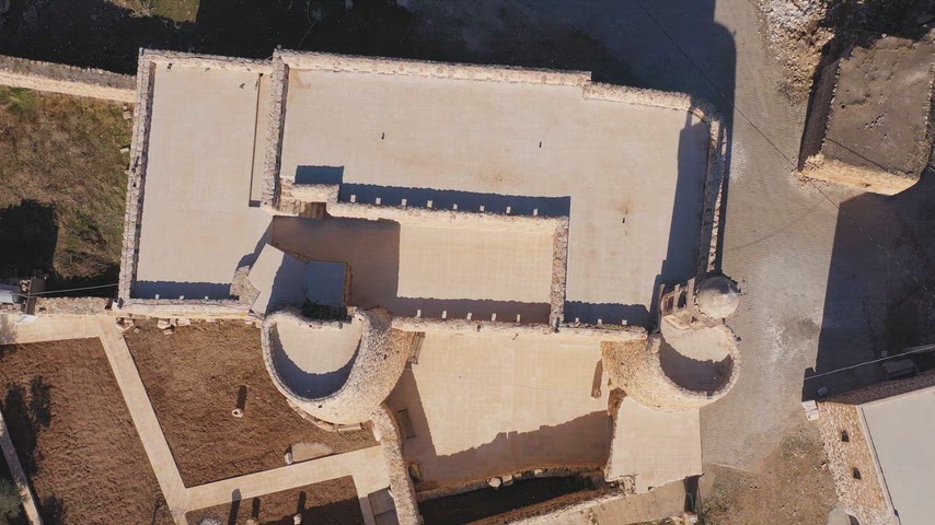 Mardin Midyat Aynverd Köyü geleneksel taş yapıların havadan görünümü