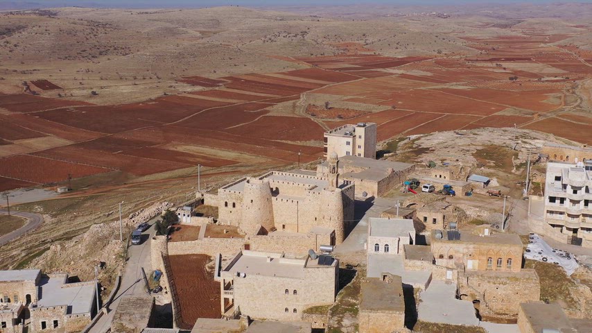Midyat Aynverd köyü, Mardin tarihi taş yapılar, Mezopotamya tarım arazileri, drone görüntüsü