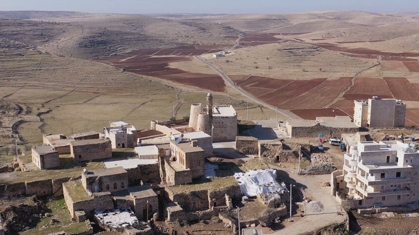 Midyat Aynverd köyü, Mardin taş evleri, Mezopotamya tarım arazileri, tarihi köy drone çekimi