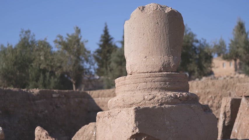 Dara Antik Kenti antik sütun ve taş mimari kalıntıları, Mardin tarihi ve arkeolojik mirası.