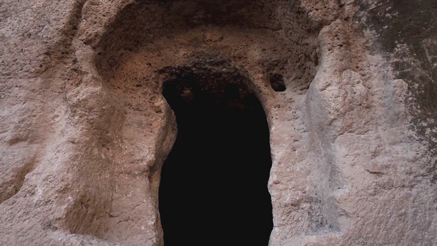 Dara Antik Kenti kaya oyma mağara girişi Mardin antik yerleşim