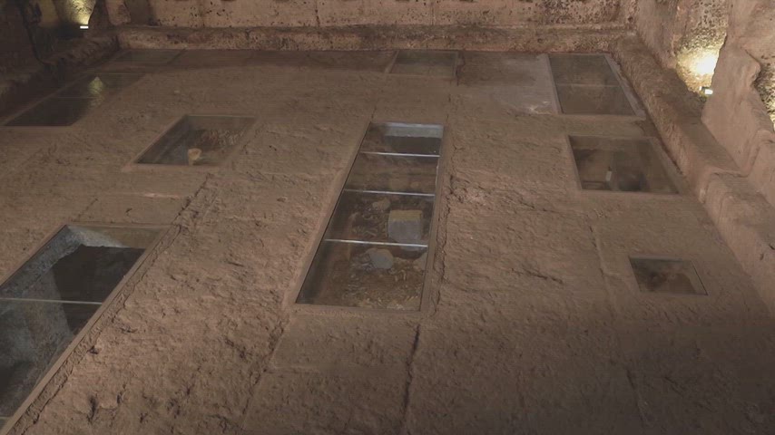 Dara Antik Kenti'nde Cam Zemin Altındaki Arkeolojik Kalıntılar