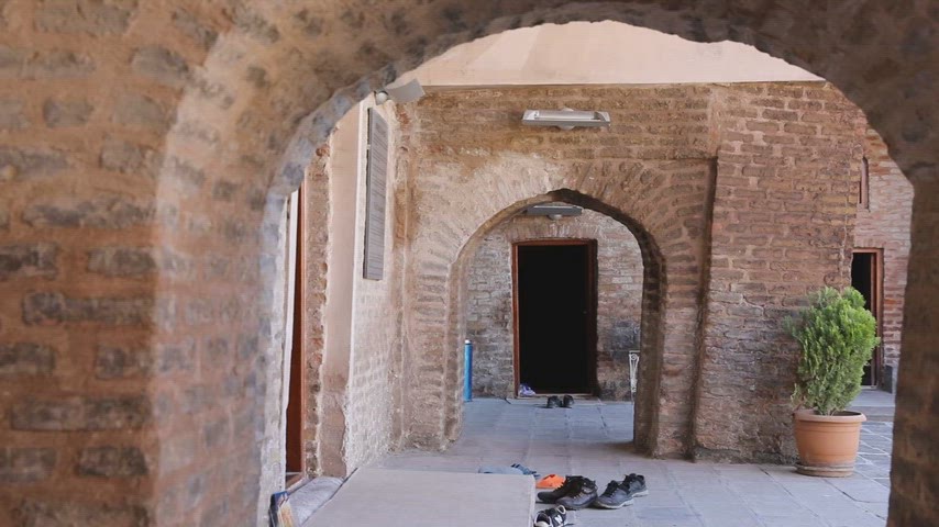Cizre Kızıl Medrese, tarihi taş ve tuğla mimari, kemerli avlu, Şırnak tarihi